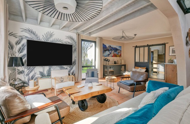 Holiday Home 'Maison Chaleureuse' with Private Terrace, Private Garden and Wi-Fi