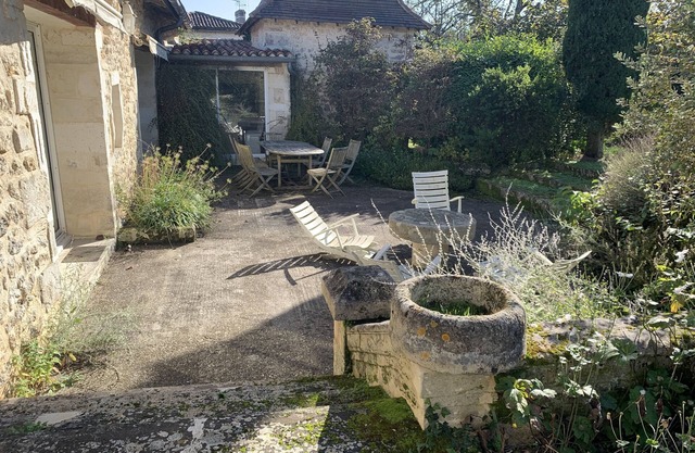 Holiday Home 'Maison Angoulême' with Private Terrace, Private Garden and Wi-Fi
