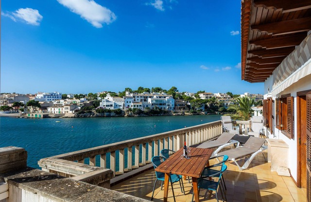 Holiday Home "Michaela" with Sea View, Private Terrace & Wi-Fi