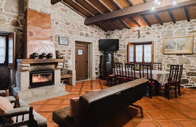 Holiday Home 'Casa Com 4 Quartos' with Shared Terrace, Balcony and Wi-Fi