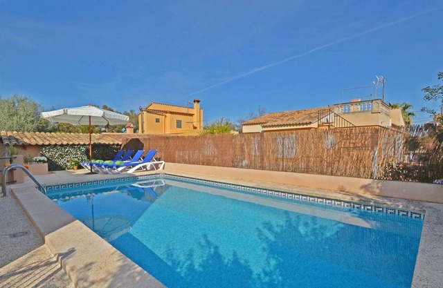 Holiday Home “Villa Bienestar” with Mountain View, Pool, Garden, Terraces & WiFi; Parking Available