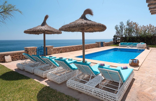 Holiday Home 'Villa Domus Alba AB' with Sea View, Pool & Wi-Fi