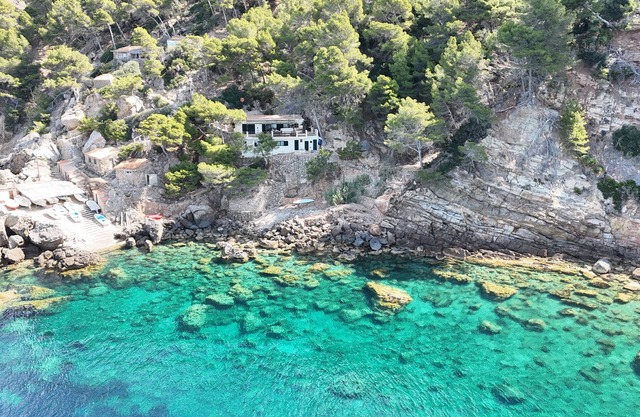 Holiday Home 'Villa Banyalbufar' in front of the beach with stunning sea view