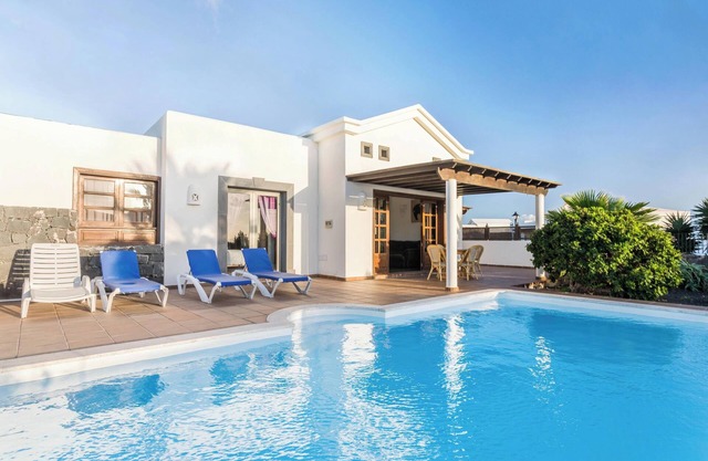 Holiday Home “Villa Tania” with Sea View, Mountain View, Pool, Garden, Terraces & Wi-Fi