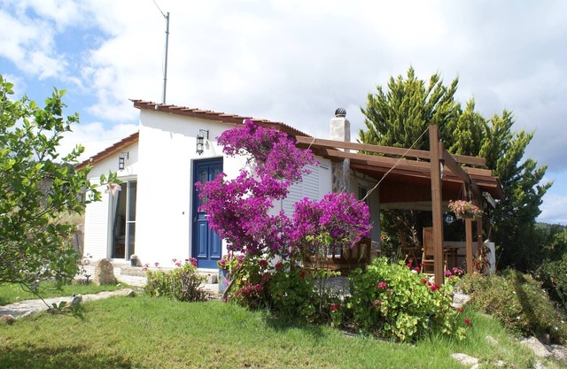 Holiday Home with Garden in Kritinia