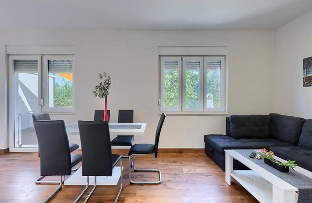 Holiday house Chill out Loborika - Two Bedroom Holiday Home with Terrace