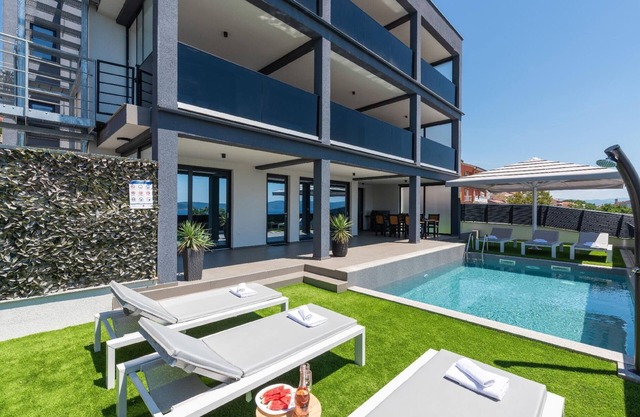 Holiday house Crikvenica for 1 - 7 persons with 3 bedrooms - Holiday house