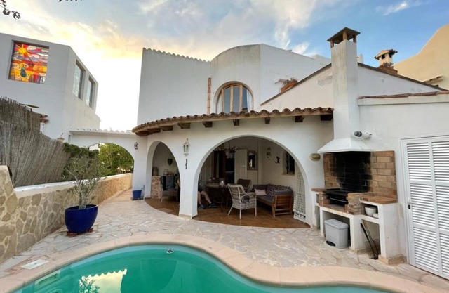 Holiday house with pool in Cala Santanyi, near the beach, suitable for wheelchairs