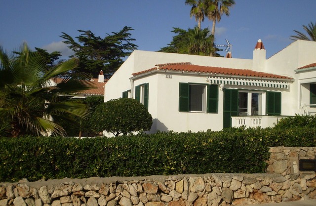 Holiday house with beautiful sea view and garden