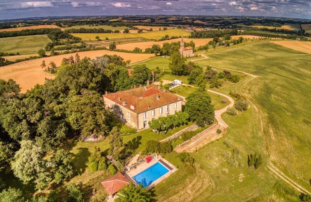 Holiday in the Gers in a chateau