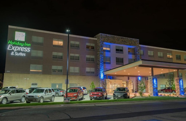 Holiday Inn Express & Suites - Fort Wayne North by IHG