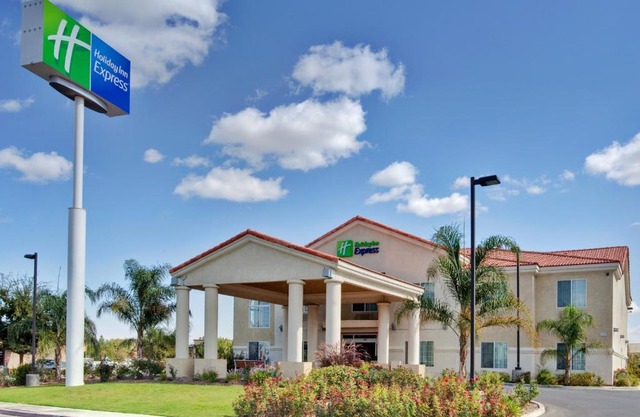 Holiday Inn Express Delano Highway 99 by IHG