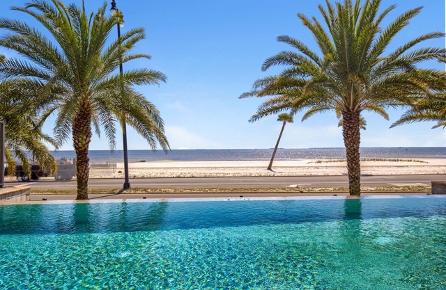 Holiday Inn Express Gulfport Beach by IHG