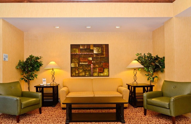 Holiday Inn Express Hotel & Suites Fort Atkinson by IHG