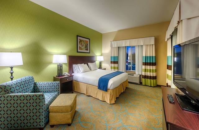 Holiday Inn Express Hotel & Suites Red Bluff-South Redding by IHG