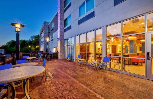 Holiday Inn Express & Suites New Castle by IHG