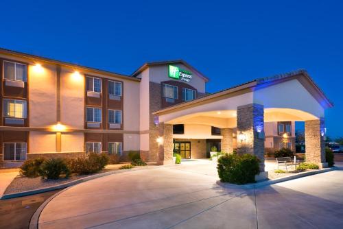 Holiday Inn Express & Suites Casa Grande by IHG