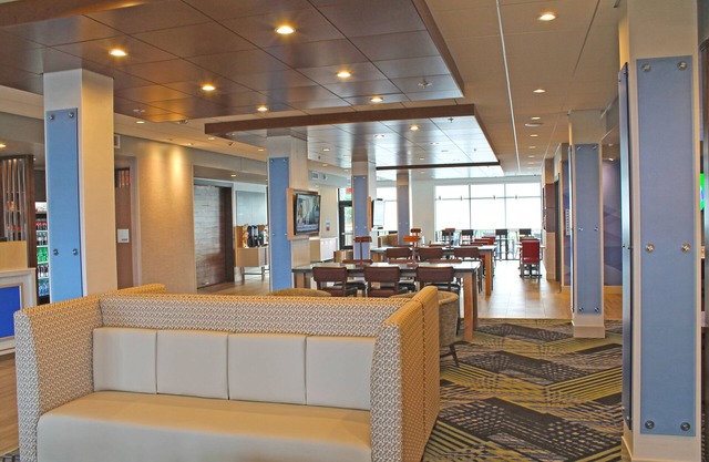 Holiday Inn Express & Suites St. Louis South - I-55 by IHG