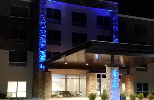 Holiday Inn Express & Suites Decatur by IHG