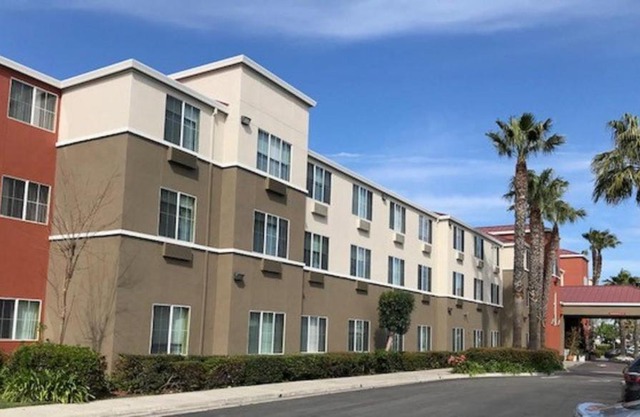 Holiday Inn Express & Suites Tracy by IHG