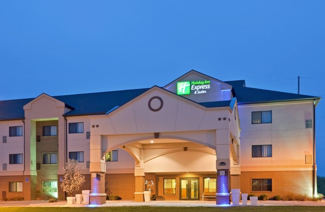 Holiday Inn Express & Suites South - Lincoln by IHG
