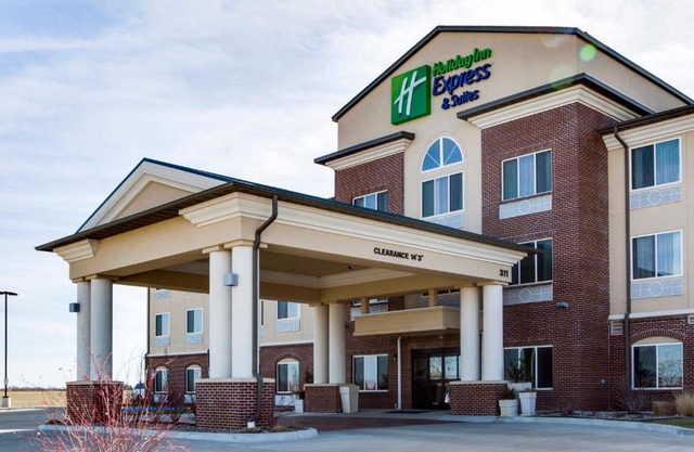 Holiday Inn Express & Suites Nevada by IHG