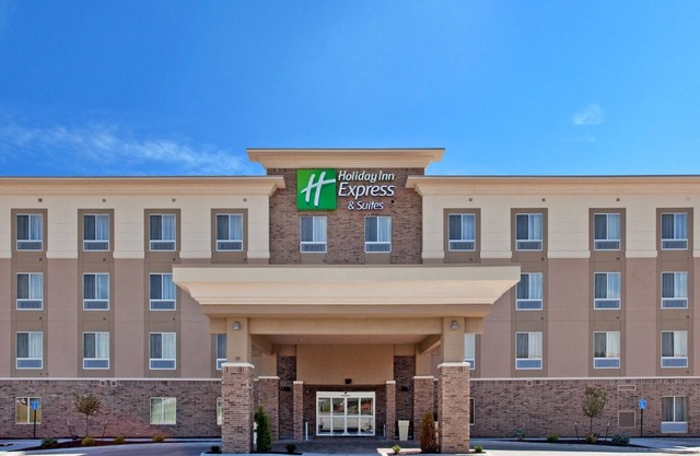 Holiday Inn Express & Suites Topeka North by IHG