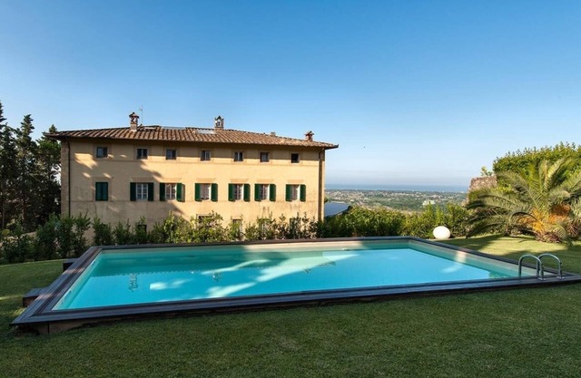 holiday vacation large villa italy, tuscany, lucca, pietrasanta, view of sea, sea views, pool, air conditioning, wedding