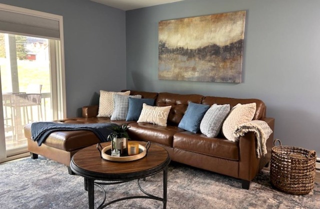 Holiday Valley Hideaway, Newly RenovatednWalking distance to Village & Slopes