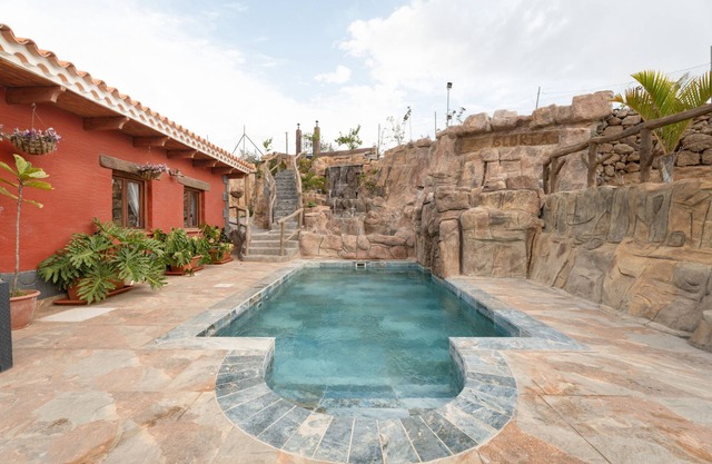 Holiday Villa 'La Casita' with Mountain Views, Wi-Fi and Air Conditioning