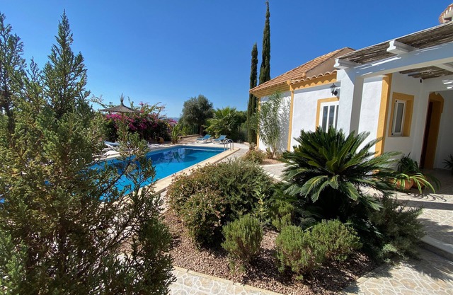Holiday Villa 'Casa Mirador' with Private Pool, A/C & Wi-Fi