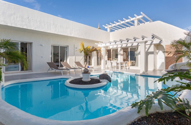 Holiday Villa 'Ole Bahiazul - Private Pool' with Sea Views, Wi-Fi and Air Conditioning