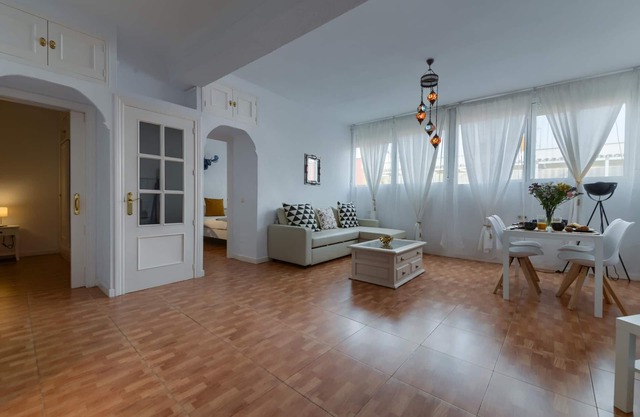 Holidays2Malaga Pasaje de Valencia - 2 bedroom in SOHO Area