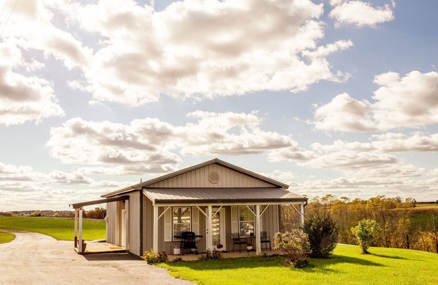 Holland Country Cottage is located in the Golden Triangle!