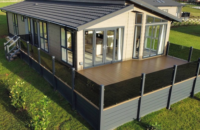 HOLLY LODGE, pet friendly, luxury holiday cottage in Whitby