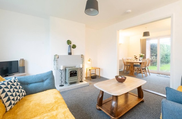 Hollybobs - sleeps 5 guests in 3 bedrooms