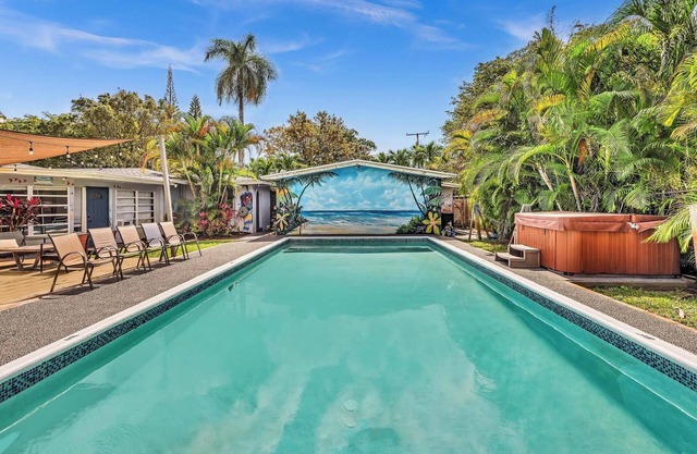 Hollywood Castle 7 Bdrms 4 baths pool ,hot tub close to beaches Fully private