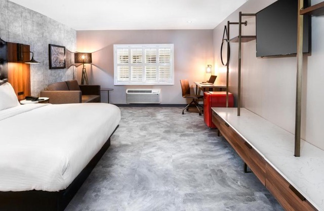 Hollywood Inn Suites Hotel