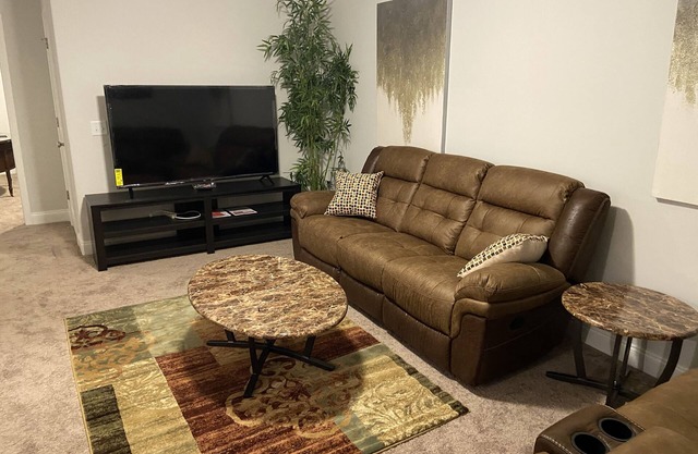 Home Away from Home>4Br3.5BathParkBikeTrailPoolGymPondCamerasWiFi