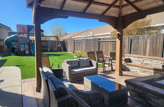 Home Away From Home!nFamily Friendly near popular attractions in Elk Grove!