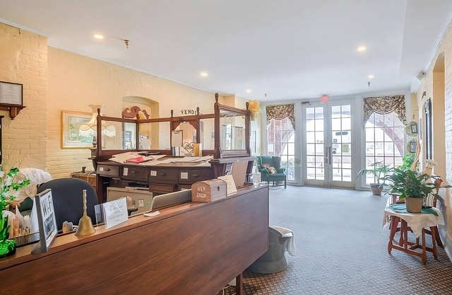 Home Away from Home! Relaxing Stay with FREE Parking and FREE Breakfast!