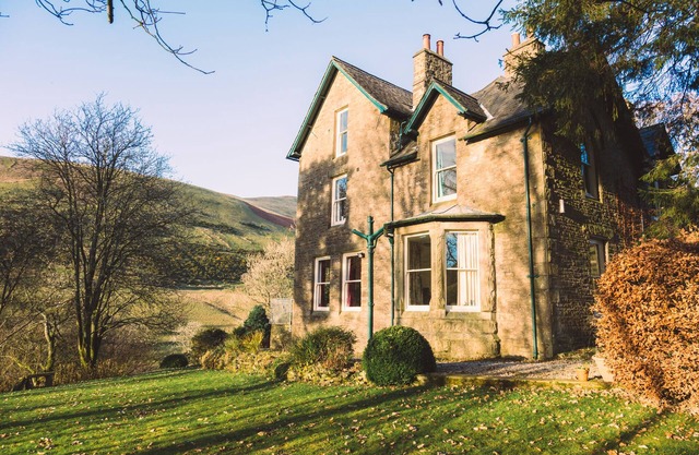 Home-Ensuite with Shower-Mountain view