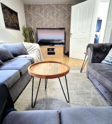 Home from Home 3 bed,2 bath house with garden&parking near centre&tram stop