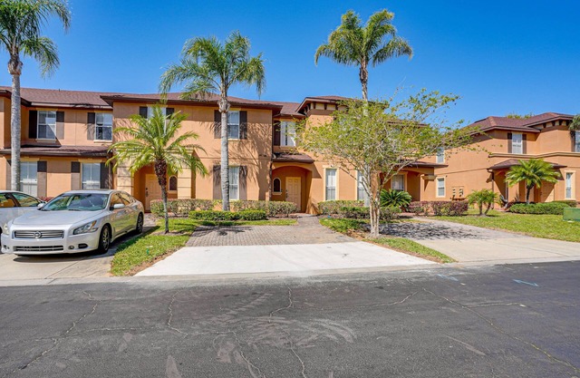 Home in Gated Resort Paradise Near Disneyworld with all Resort Fees Paid!