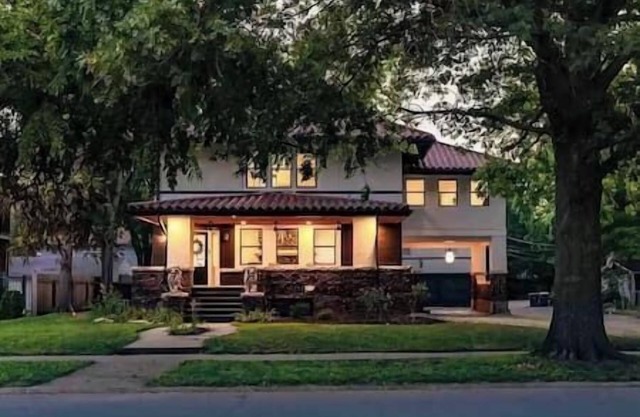 Home in Manhattan Spacious and great location