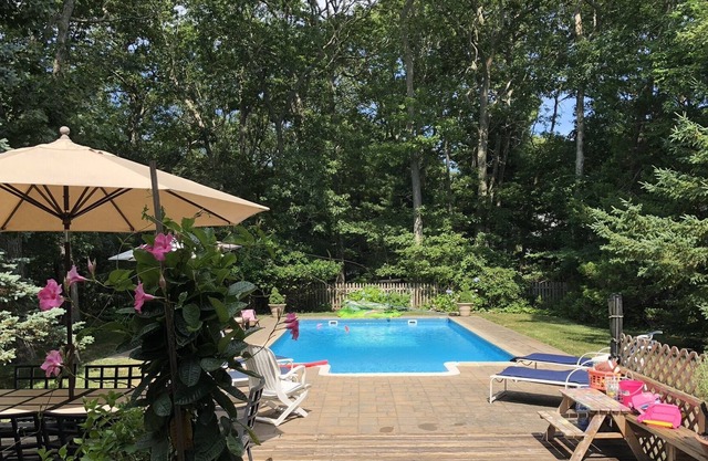 Home in Quogue pool and beach