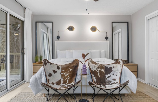 Home·ish Black Towson Charmer Retreat In The Woods