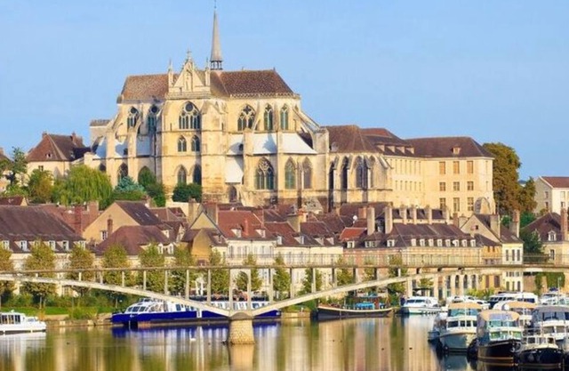 Home - Mare - Séjour à Auxerre