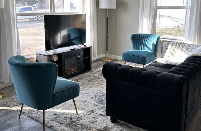 Home near Airport and Highway!