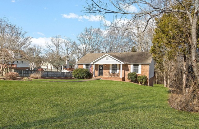 Home on a cul-de-sac in Clarksville/Sango area.